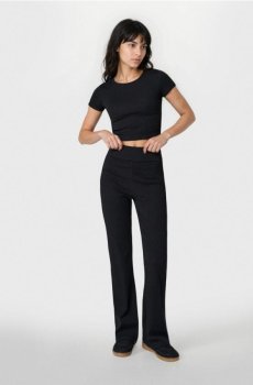 Бавовняний комплект з пряжками - футболка та flare штани - чорний