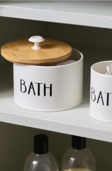 Hoiukarp kirjaga „Bath“ - білий