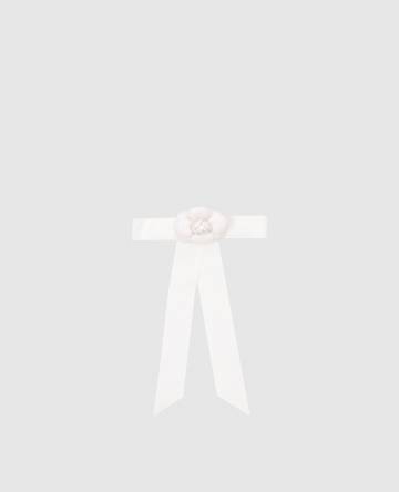 Белая булавка Jenna rosette grosgrain petite в виде банта с цветком Белая булавка Jenna rosette grosgrain petite в виде банта с цветком
