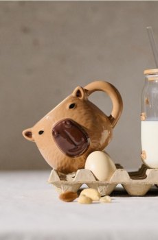 Керамічна кружка з мотивом капібари - коричневий