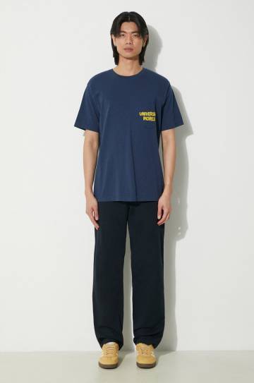 Хлопковая футболка Universal Works Print Pocket Tee мужская цвет синий с принтом 30611.NAVY Хлопковая футболка Universal Works Print Pocket Tee мужская цвет синий с принтом 30611.NAVY