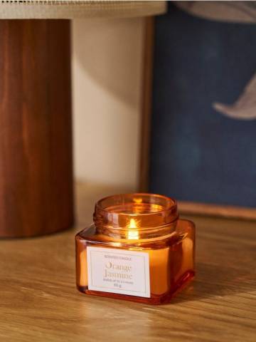 Ароматична свічка Orange Jasmine - світло-помаранчевий Ароматична свічка Orange Jasmine - світло-помаранчевий