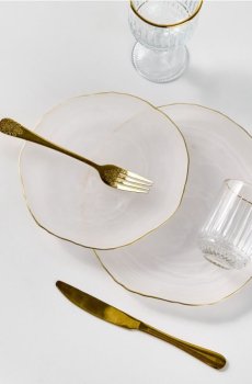 Тарілка із золотою каймою - білий
