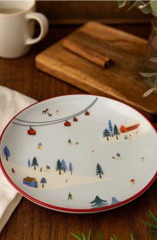 Тарілка з зимовим мотивом лижного пейзажу - білий