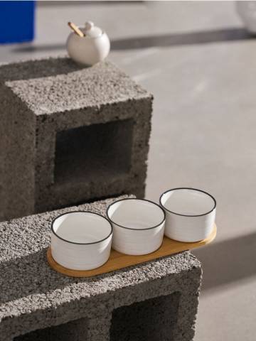 Таця для сервірування з трьома мисочками - білий Таця для сервірування з трьома мисочками - білий