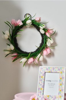 Весняний декоративний вінок з тюльпанами - різнобарвний