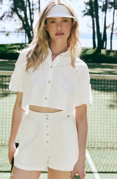 Молочний костюм з бавовняної жатки із шортами