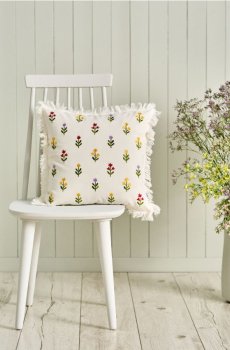 Наволочка з квітковим візерунком - кремовий