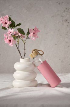 Скляна пляшка з силіконовим чохлом - рожева зоря