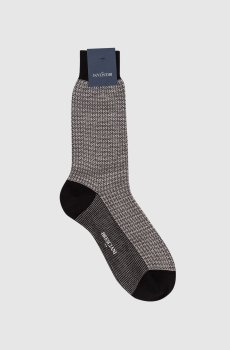Серые носки в узоре