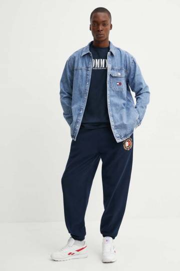 Спортивные штаны Tommy Jeans цвет синий с аппликацией DM0DM19480 Спортивные штаны Tommy Jeans цвет синий с аппликацией DM0DM19480