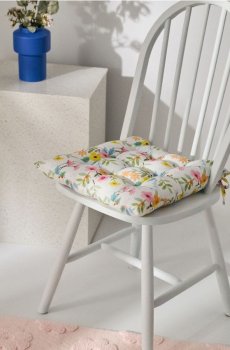 Подушка на стілець з квітковим мотивом - білий