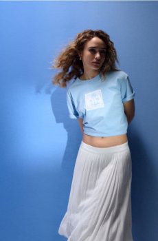 Бавовняна футболка з принтом на спині - блакитний