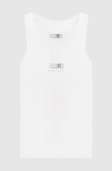 Белый топ в рубчике с нашивкой эмблемы