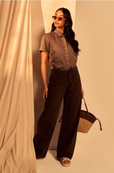 Джинси wide leg з високою талією з тканинним поясом - коричневий