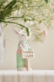Великодня фігурка зайця з написом Happy Easter - різнобарвний