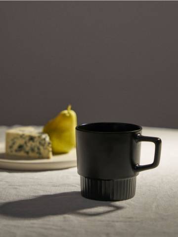 Кружка з крапковим візерунком - чорний