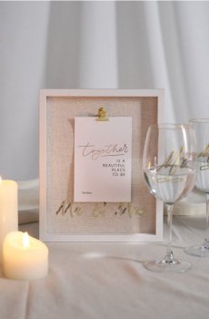 Весільна рамка для фото з написом Mr & Mrs - білий