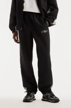 Мужские черные спортивные брюки Trackside Woven Черный L New Balance MB62A8LTBK