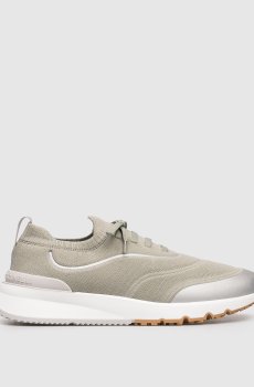 Зеленые кроссовки с логотипом