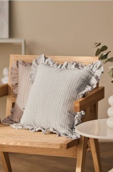 Наволочка в смужку з воланом - сірий