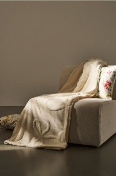 Плед з тисненим візерунком - кремовий