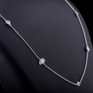 Серебряное колье с фианитами 18300 Серебряное колье с фианитами 18300