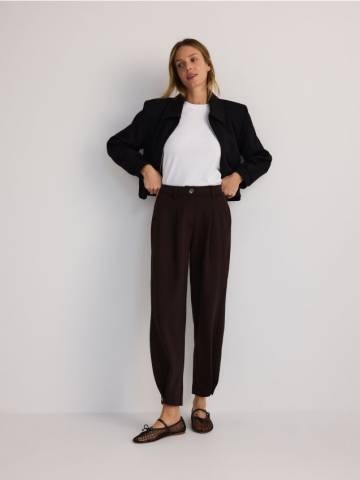 Reserved - LADIES` TROUSERS - пильно-коричневий - YU022-98X Reserved - LADIES` TROUSERS - пильно-коричневий - YU022-98X