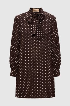 Коричневое платье из шелка в горох