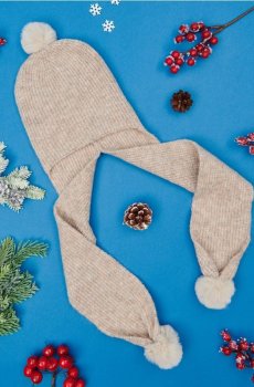 Шапка-біні з помпоном - бежевий