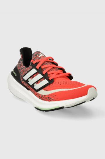 Обувь для бега adidas Performance Ultraboost Light цвет красный Обувь для бега adidas Performance Ultraboost Light цвет красный