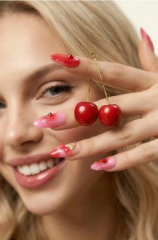 Штучні нігті мигдалеподібної форми з фруктовим принтом - червоний