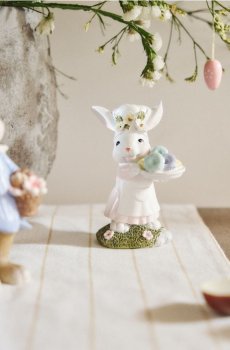 Великодня фігурка зайця з тацею печива - різнобарвний