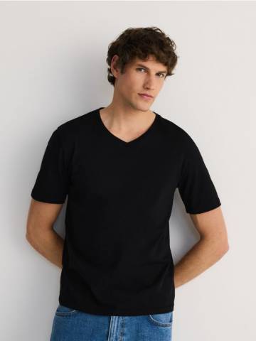 Reserved - Футболка slim з V-подібним вирізом - чорний - 7391Z-99X Reserved - Футболка slim з V-подібним вирізом - чорний - 7391Z-99X