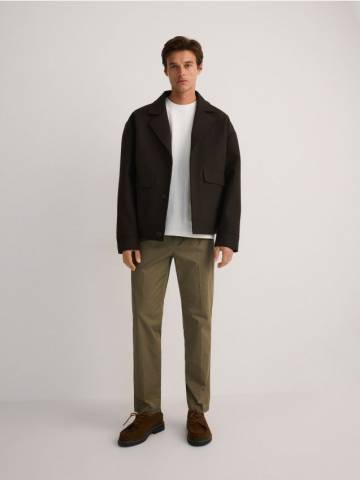 Reserved - Бавовняні штани чінос leisure fit - світло-оливковий - 5673L-81X Reserved - Бавовняні штани чінос leisure fit - світло-оливковий - 5673L-81X
