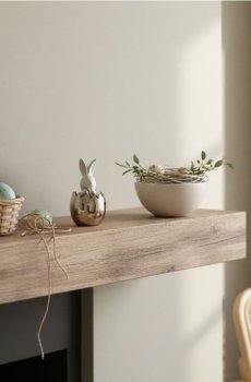 Великодня декорація у вигляді зайця в яєчній шкаралупі - золотий