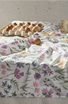 Скатертина з квітковим візерунком - кремовий