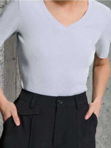 Футболка з v-подібним вирізом - light blue