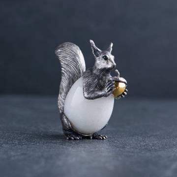 Серебряная фигура ручной работы "Белка с орешком" 23179ф Серебряная фигура ручной работы "Белка с орешком" 23179ф