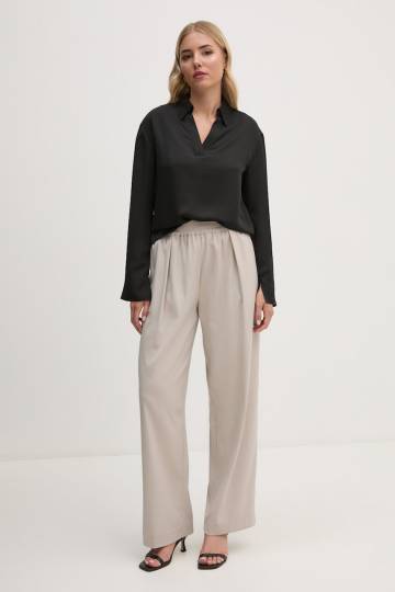 Блузка Calvin Klein женская цвет чёрный однотонная K20K208000 Блузка Calvin Klein женская цвет чёрный однотонная K20K208000