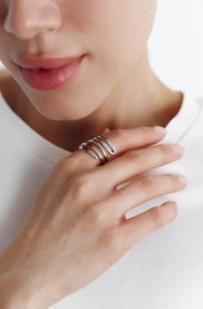 Срібляста каблучка-змійка