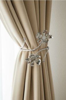 Металеві затискачі для штор з квітковим візерунком, 2 шт. - срібний