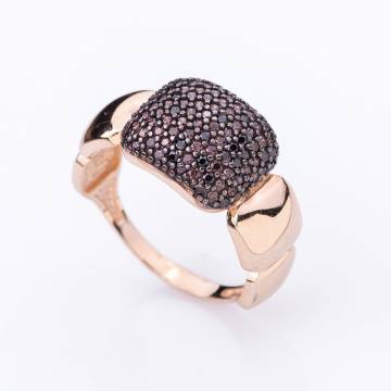 Золотое кольцо с чёрными и коричневыми фианитами к04964 Золотое кольцо с чёрными и коричневыми фианитами к04964