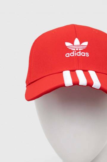 Кепка adidas Originals цвет красный с аппликацией Кепка adidas Originals цвет красный с аппликацией