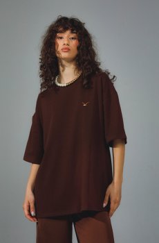 Коричнева футболка оверсайз з чайкою