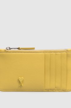 Желтый кожаный картхолдер с эмблемой