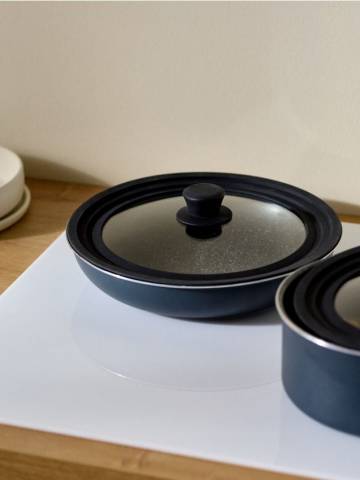 Кришка - чорний