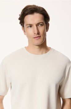 Reserved - Футболка regular fit з модалом - бежевий - 832JM-08X