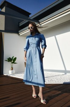 Блакитна сукня-сорочка міді з бавовни