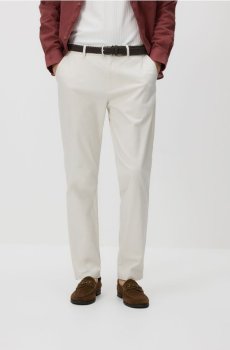 Reserved - Штани-чиноси slim fit із ременем - кремовий - 526HR-01X